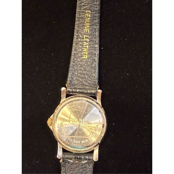 Bill Blass Quartz Ladies Wristwatch Leather Band - Picture 4 of 6